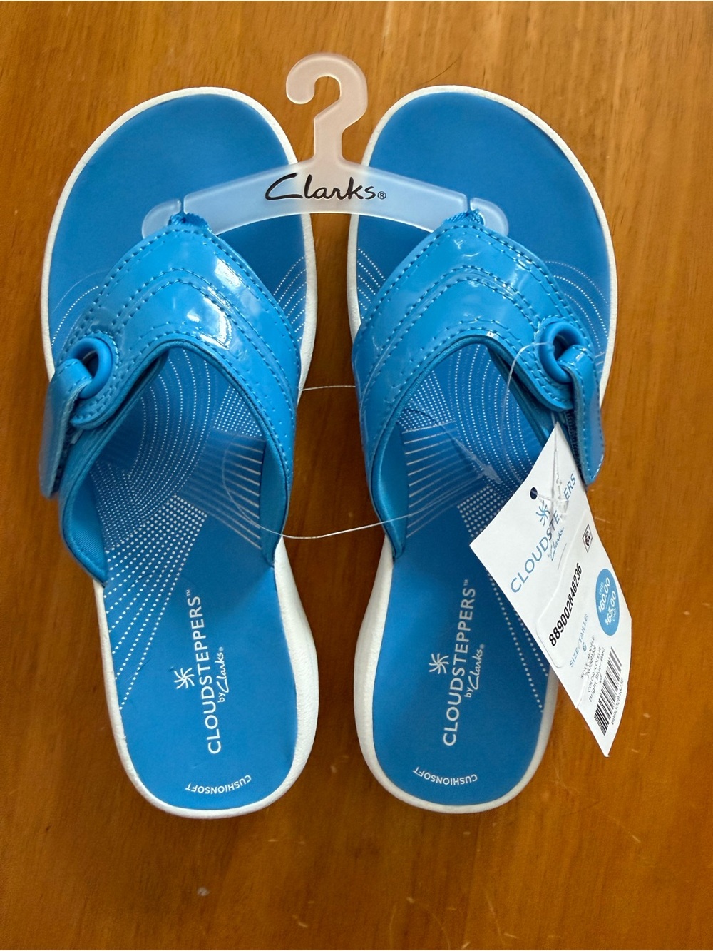 New With Tags, Women’s Size 6 Cloudsteppers by Clarks Thong Sandals